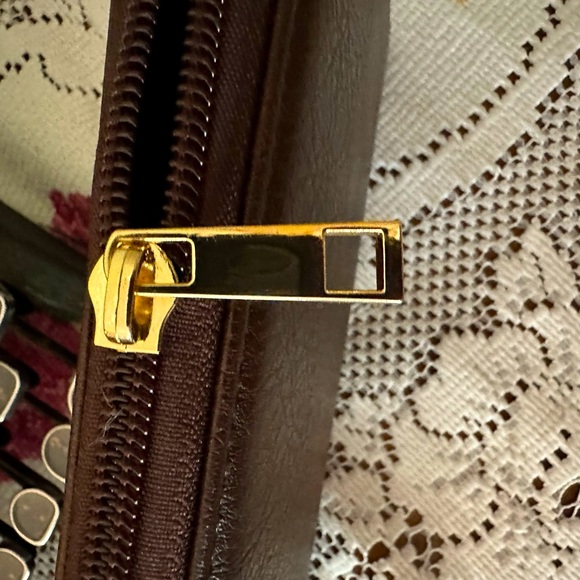 Like new condition. Brown zipper wallet - Picture 5 of 9